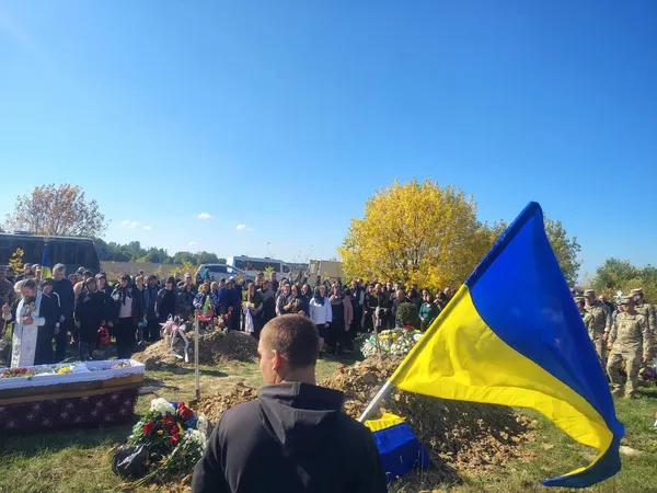 На Волині провели в останню дорогу 29-річного захисника Дмитра Різника (фото)