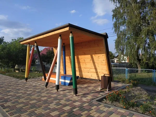 Біля Луцька встановили креативну лавку (фото)