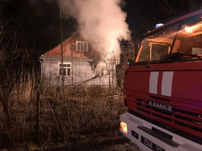 У Володимирі вночі горів житловий будинок (відео)