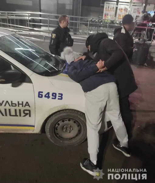 Затримали людей, які закидали гранатами приміщення суду в Любомлі (фото, відео)