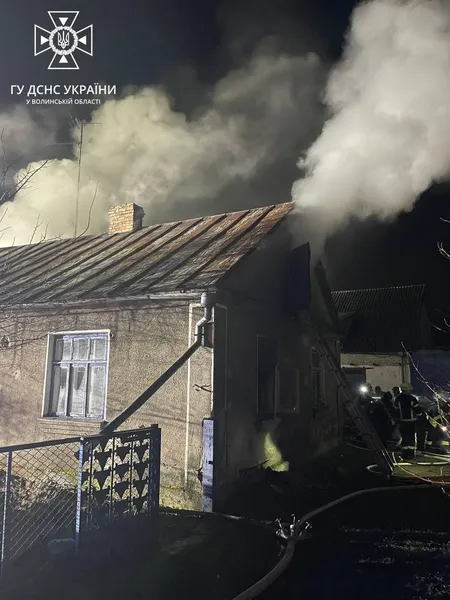 Під Луцьком горів будинок: загинули двоє чоловіків (фото, відео)
