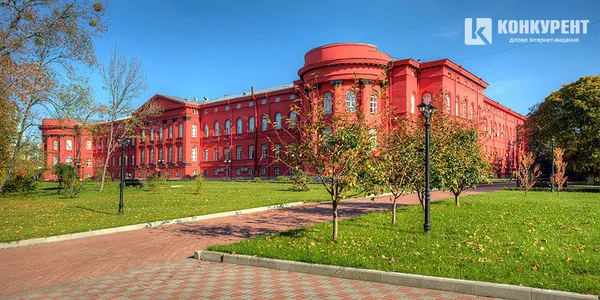 Не дивлячись на те, що Київський національний університет цьогоріч знизив ціну, він дослі залишається лідером в рейтингу найдорожчих вишів України