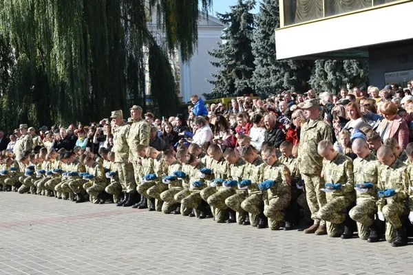 Учні військового ліцею в Луцьку склали присягу (фото)