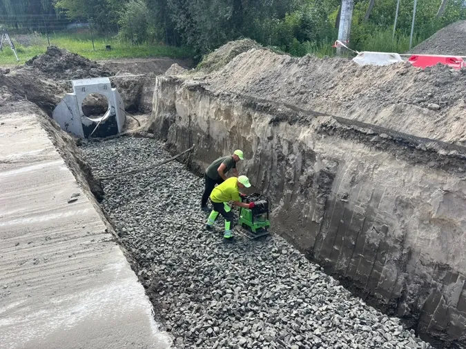 У Струмівці замінюють водопропускну трубу на трасі Н-22 (фото)