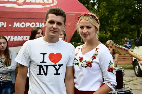 Переможець разом із ведучою Ланою Скакун