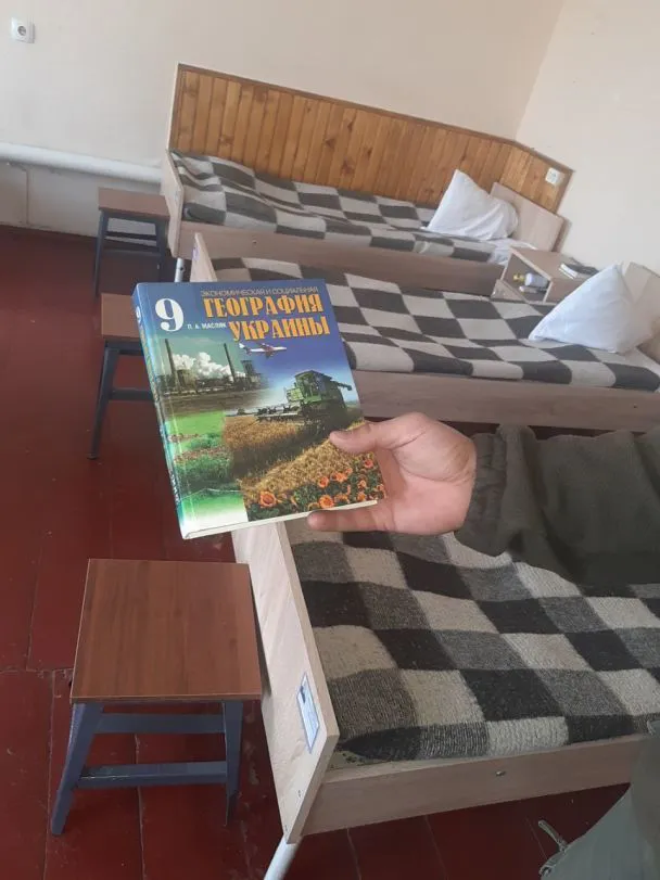 «Більшість повернуться вбивати»: репортаж із секретного табору в Україні, де утримують російських військових
