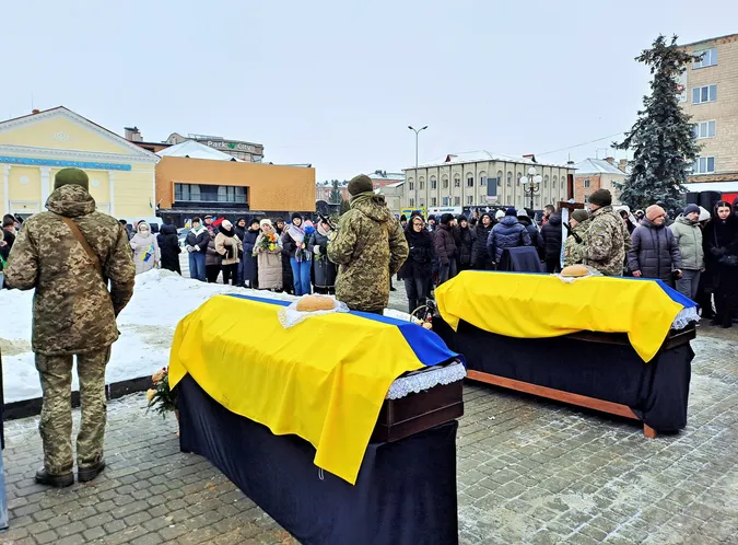 Ковель навколішки попрощався з Героями Миколою Сичем та Андрієм Вдовиченком, які два роки були зниклими безвісти