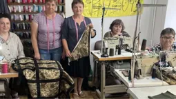 «Люди постійно долучаються»: як на Волині волонтерки шиють речі для військових (фото)