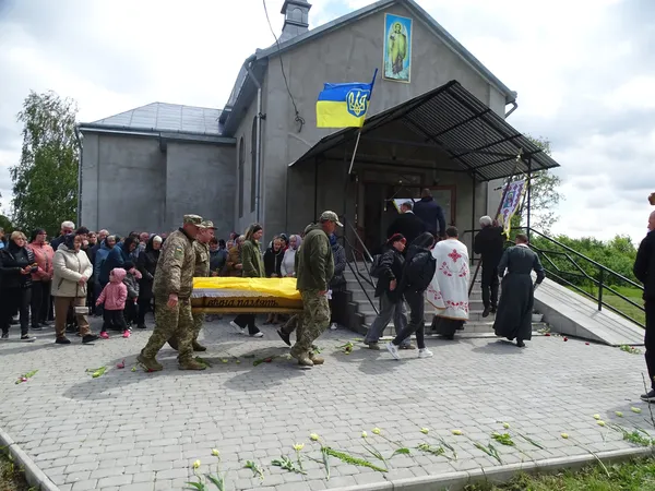 На Волині попрощалися з полеглим воїном Володимиром Кміном (фото)