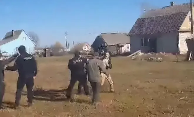 Київських журналістів ледь не побили помічники волинського нардепа (відео)