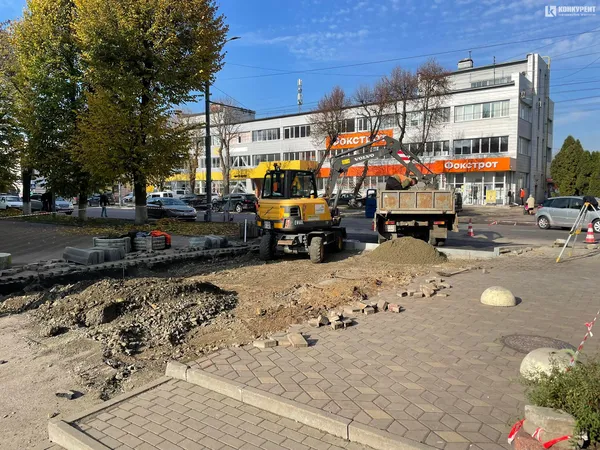 У Луцьку ремонтують дорогу – спуски з Волі на Глушець тимчасово перекрили (фото)