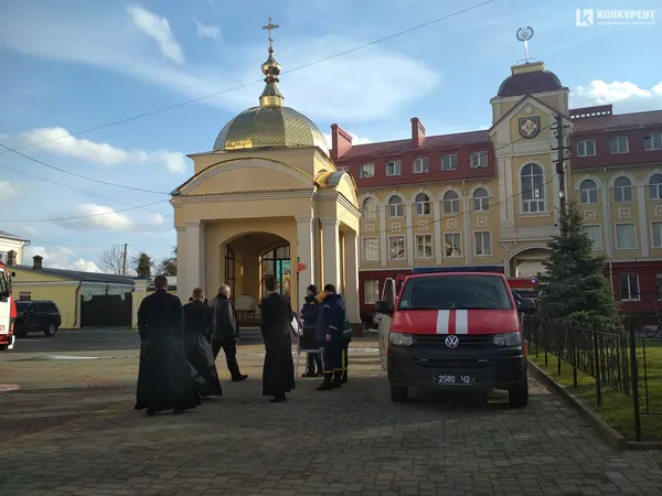 Пожежні біля собору: що трапилося у центрі Луцька (фото)
