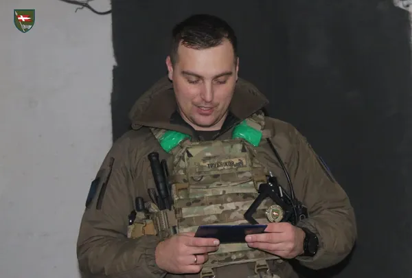Командир 14-ї ОМБр на передовій вручив бійцям і бійчиням нагороди та подарунки (фото)