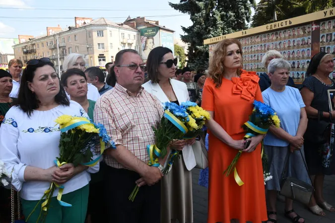 «Час не лікує»: рідні загиблих та зниклих безвісти організували акцію у Луцьку (фото)