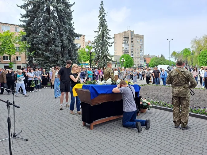 Зовсім юний: у Ковелі попрощалися із захисником Владиславом Андрусиком (фото)