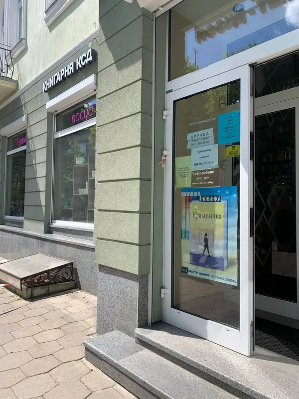 Чи є в книгарнях Луцька книжки російською мовою (фото)