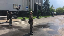 В очікуванні Президента: Волинську ОДА посилено охороняють (фото)
