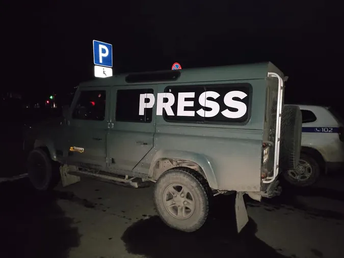 Російські загарбники побили та пограбували швейцарського журналіста (фото)