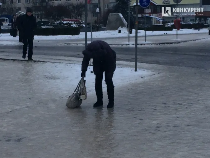Як українцям повернути гроші за лікування через травми на слизькій дорозі