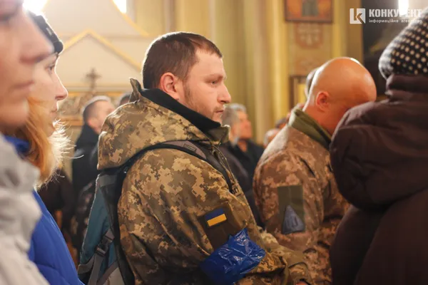 У Луцьку попрощалися із Героями, які загинули внаслідок авіаудару по аеродрому (фото)