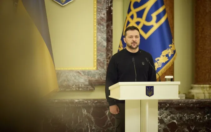 Віддати свої території – це божевілля, – Зеленський