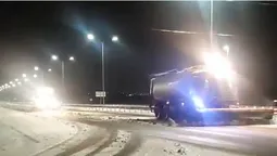 Показали, як на Волині вночі чистили дороги (відео)