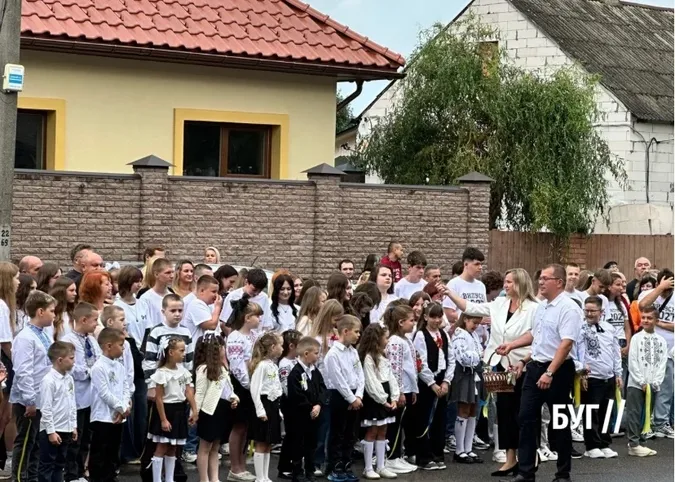 Свято, кульки, перший дзвоник: як у Володимирі відзначили 1 вересня (фото)