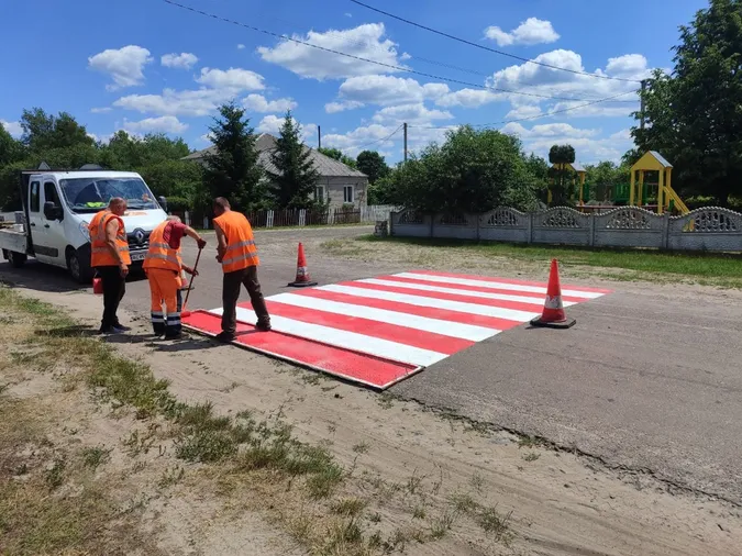Як під палючим сонцем працювали волинські дорожники (фото)