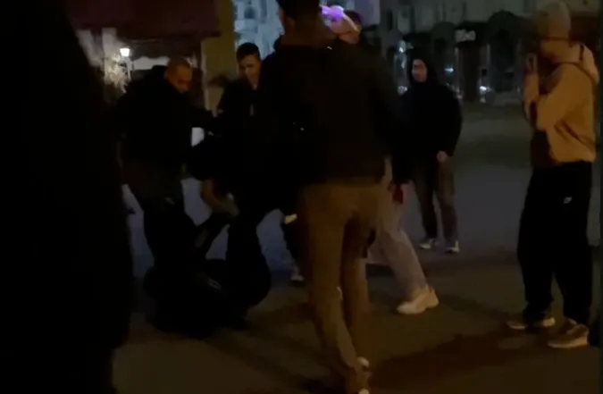 У центрі Луцька група молодиків влаштувала мордобій (відео)