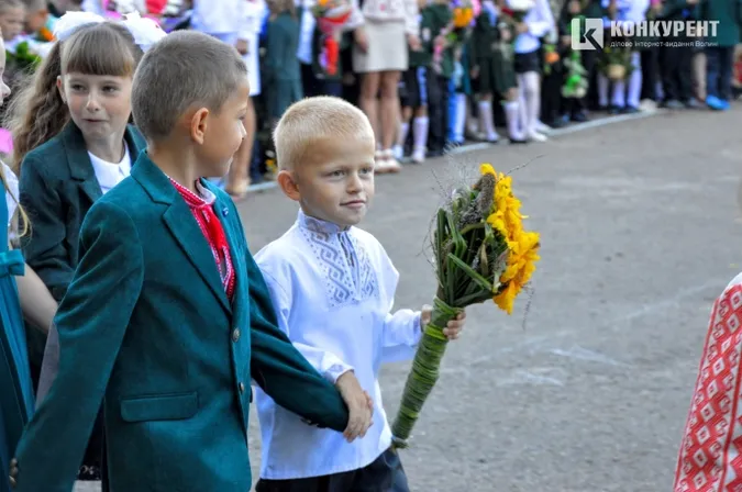 Розповіли, о котрій годині розпочнуться перші дзвоники у луцьких школах