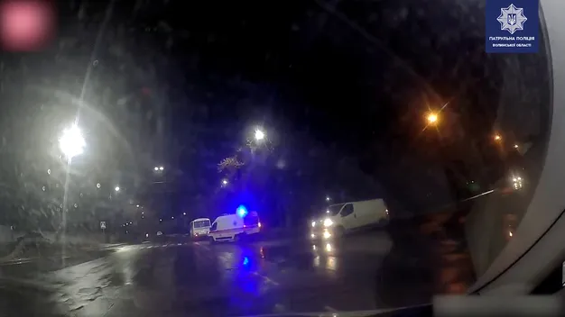 У Луцьку автобус не пропустив «швидку», яка мчала з маячками (відео)