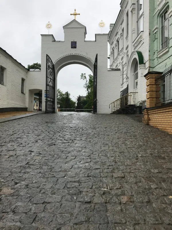 Києво-Печерську лавру відкрили для відвідувачів (фото)