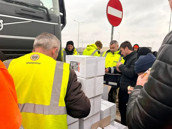 Для українських водіїв, заблокованих на польському кордоні, створили Штаб допомоги (фото)