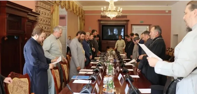 Представники духовенства ПЦУ і УПЦ МП провели першу в історії зустріч