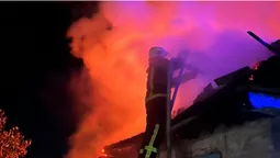 У Луцькому районі вночі дві години гасили пожежу (фото)