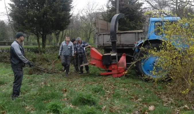 Представники топ-підприємств Волині почали прибирати луцький парк