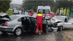 На Волині «лоб у лоб» зіткнулися Lanos і VW – троє людей у лікарні (фото, відео)