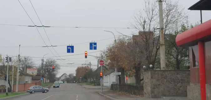 На Потебні у Луцьку встановили нові знаки (фотофакт)