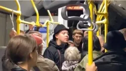 У центрі Луцька банда побила військового, волонтерку та літню жінку (відео)