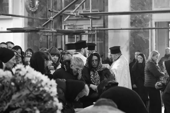 Загинув на Донеччині: у Луцьку попрощалися з розвідником Едуардом Ковальчуком (фото)