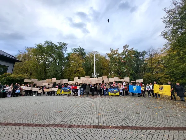 «Не мовчи. Мовчання вбиває»: у Ковелі відбулась акція на підтримку полонених бійців «Азову» (фото)