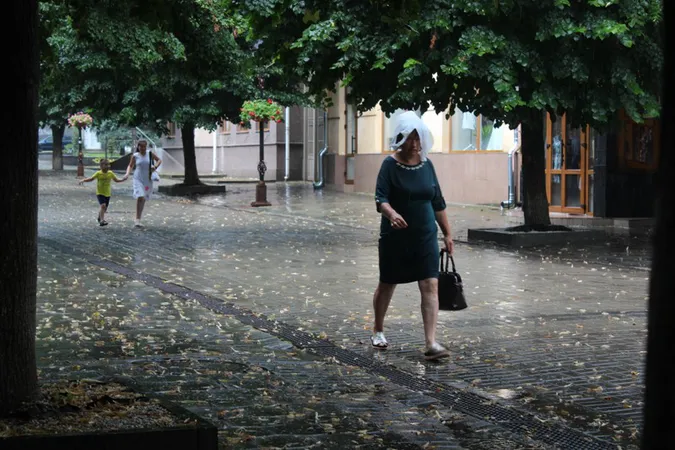 Мокрий Луцьк. Фоторепортаж із міста після дощу