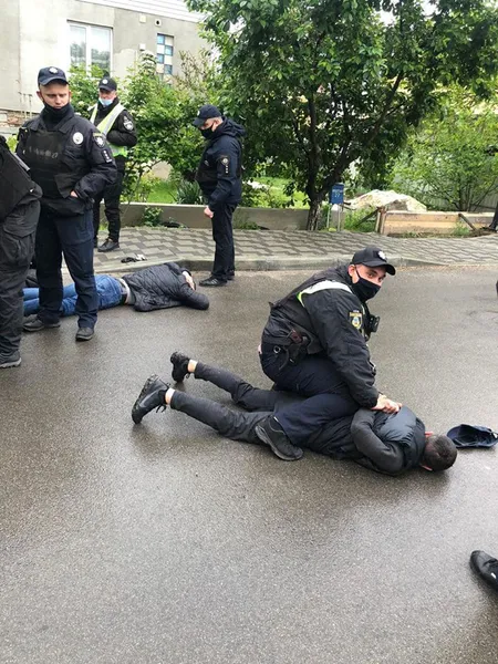 У Броварах – масова стрілянина: поліція заявляє про конфлікт між перевізниками (фото, відео)