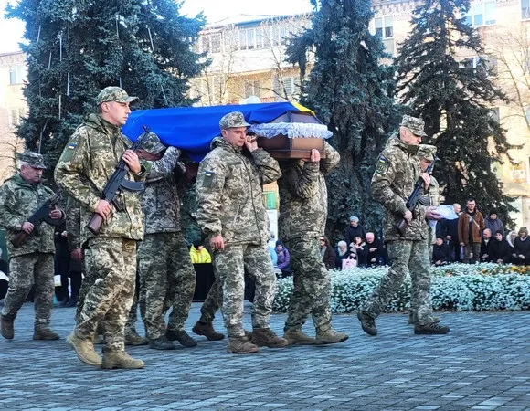 Отримав важкі поранення у навчальному центрі: Ковель попрощався з бійцем Олександром Козаком (фото)