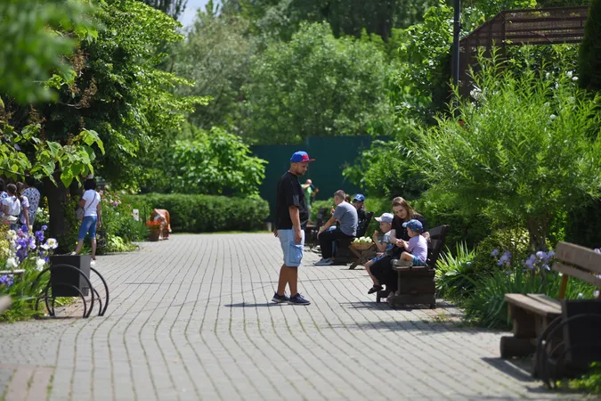 Маленькі відвідувачі Луцького зоопарку потрапили в об'єктиви камер (фото)