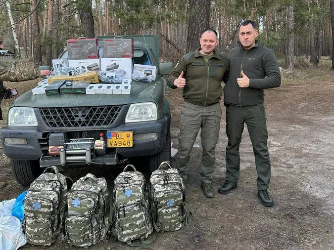 День народження на фронті: головний прокурор Волині привіз для «сотки» пікап і обладнання