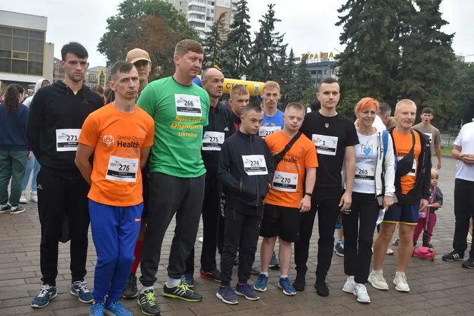 Понад 400 людей долучилися до патріотичного забігу в Луцьку (фото)