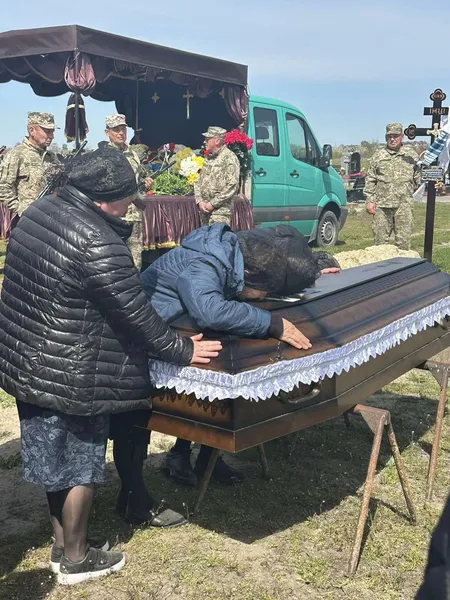 Загинув поблизу Соледару минулого року: на Волині поховали Володимира Харковця (фото)