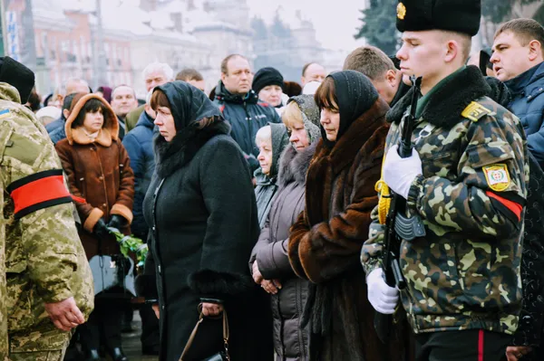 Одразу ж за ними йшла родина Миколи Романюка, зокрема і його дружина Марія