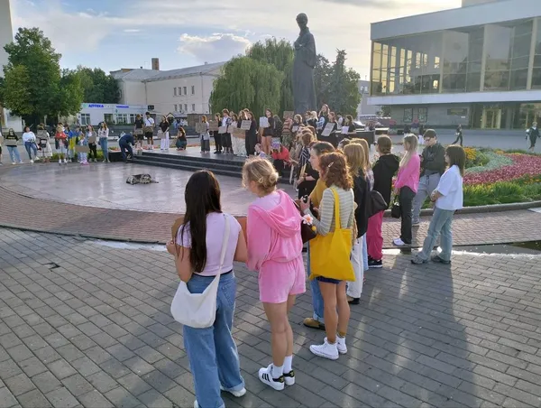 У Луцьку сотня людей вийшла на акцію за повернення Федорова на посаду Міноборони (фото)